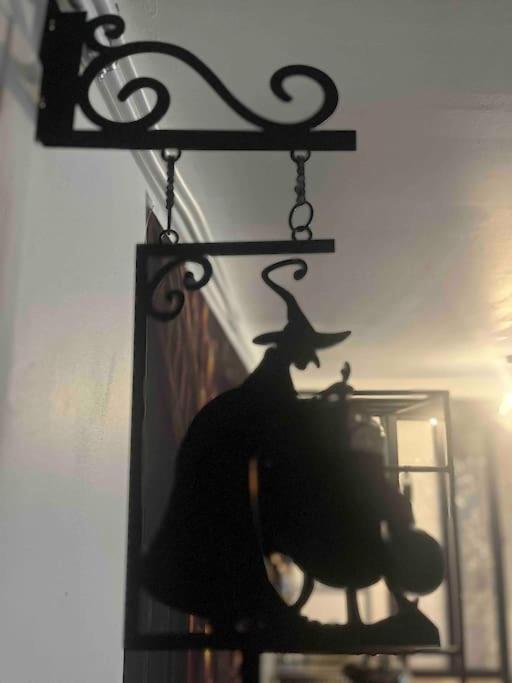La Chambre Des Secrets Perougien Pérouges Extérieur photo